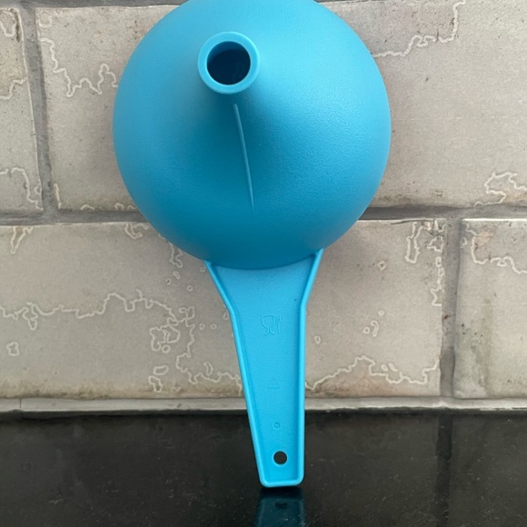 Tupperware Blue Funnel - Picture 7 of 9